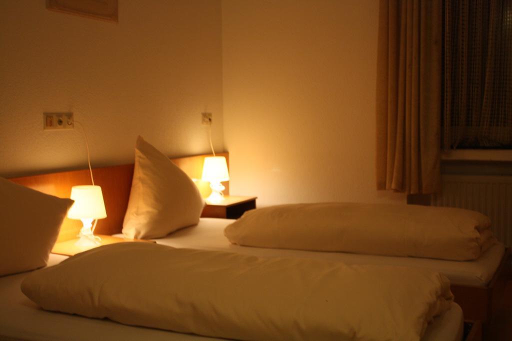 Hotel Funk บีทิกไฮม์-บิสซิงเงน ห้อง รูปภาพ